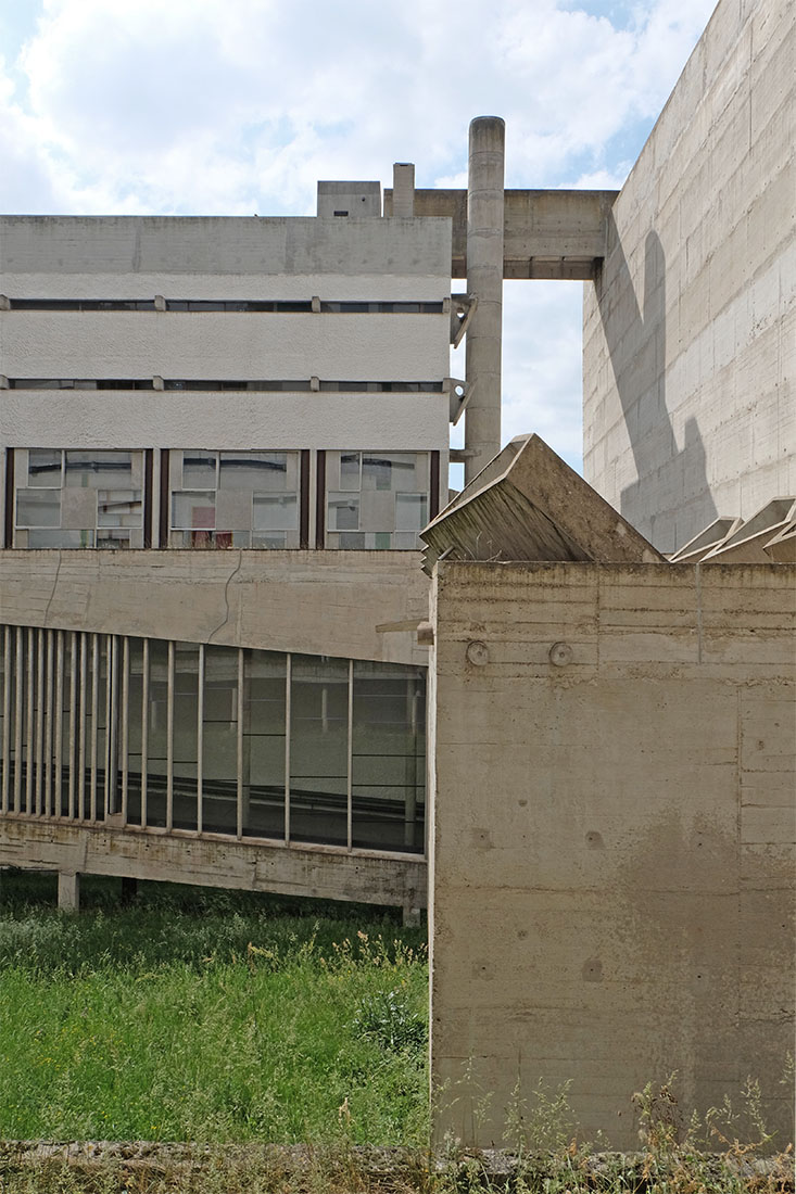 Le Corbusier - Couvent Sainte-Marie de la Tourette