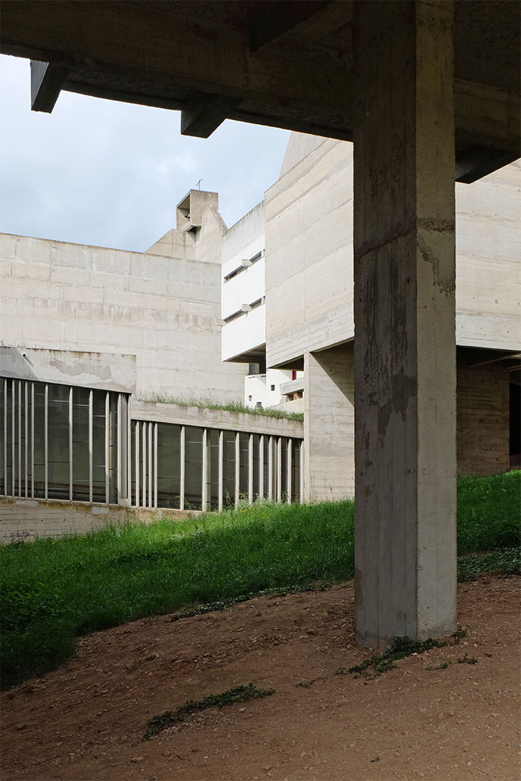 Le Corbusier - Couvent Sainte-Marie de la Tourette