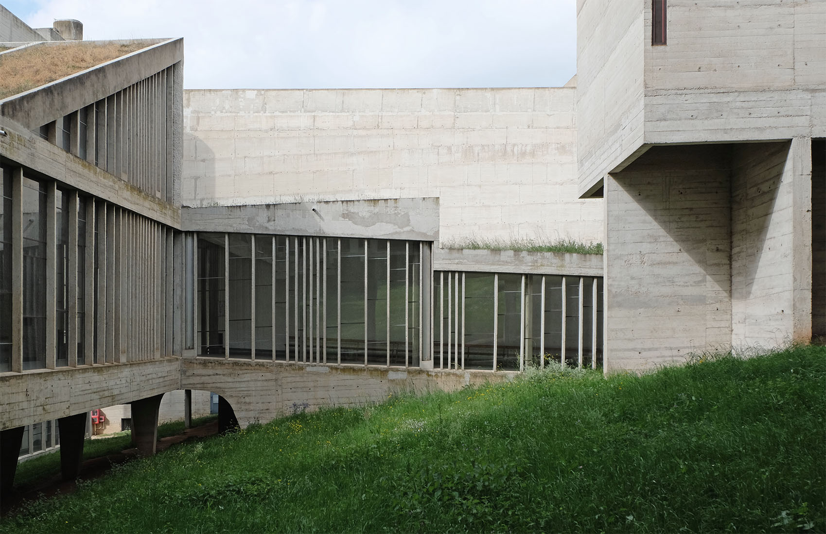 Le Corbusier - Couvent Sainte-Marie de la Tourette