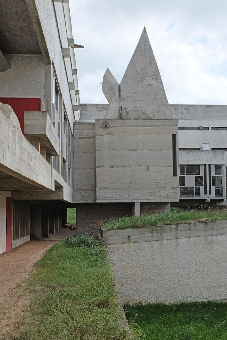 Le Corbusier - Couvent Sainte-Marie de la Tourette