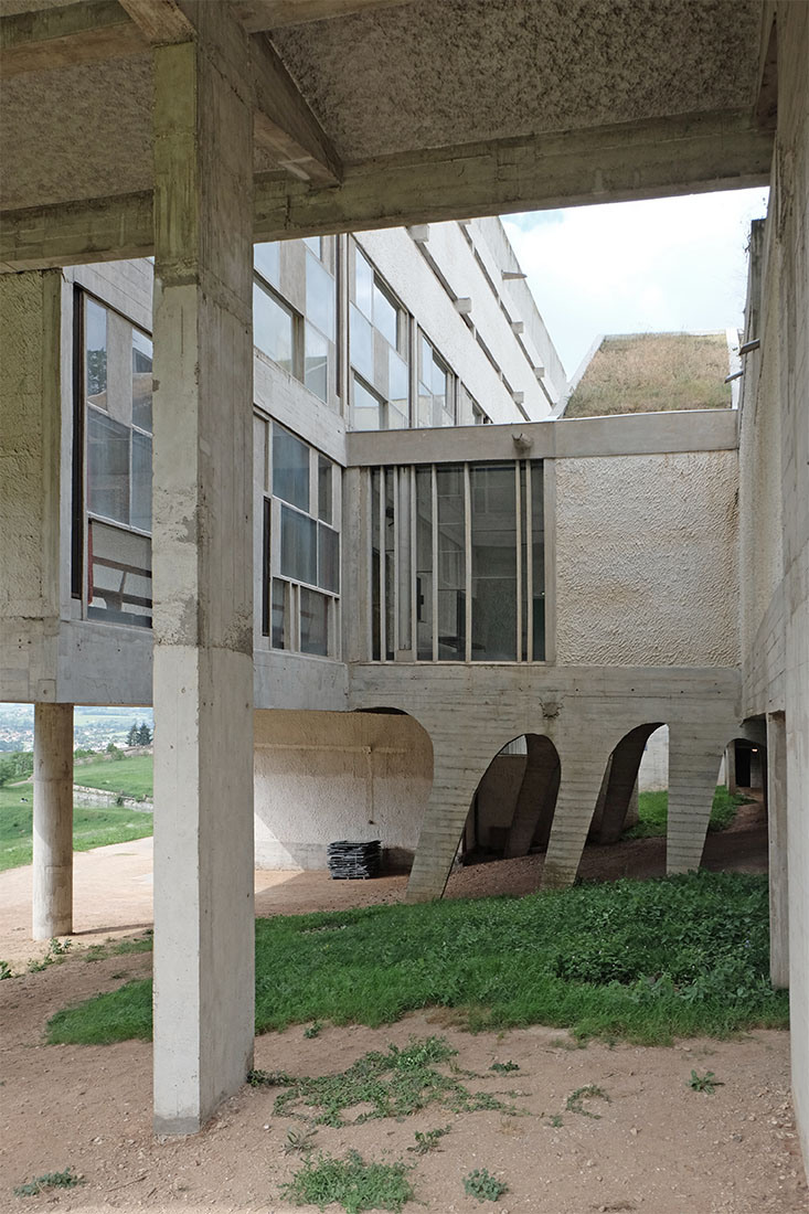 Le Corbusier - Couvent Sainte-Marie de la Tourette