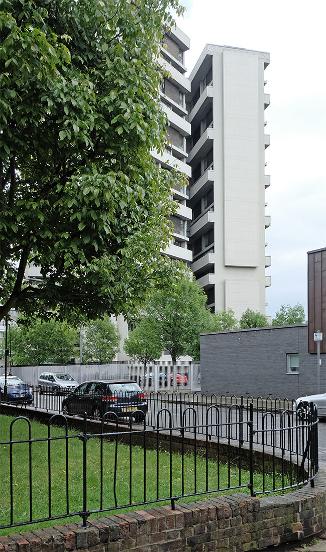 Denys Lasdun - Keeling House London