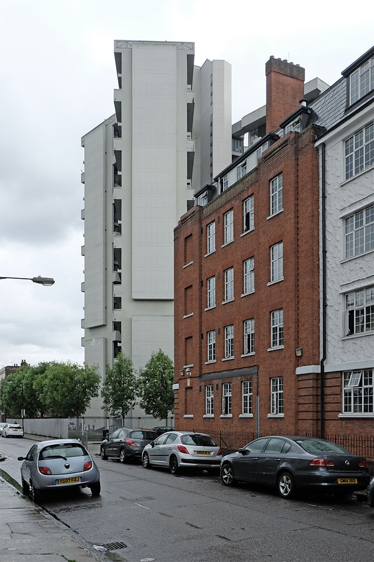 Denys Lasdun - Keeling House London