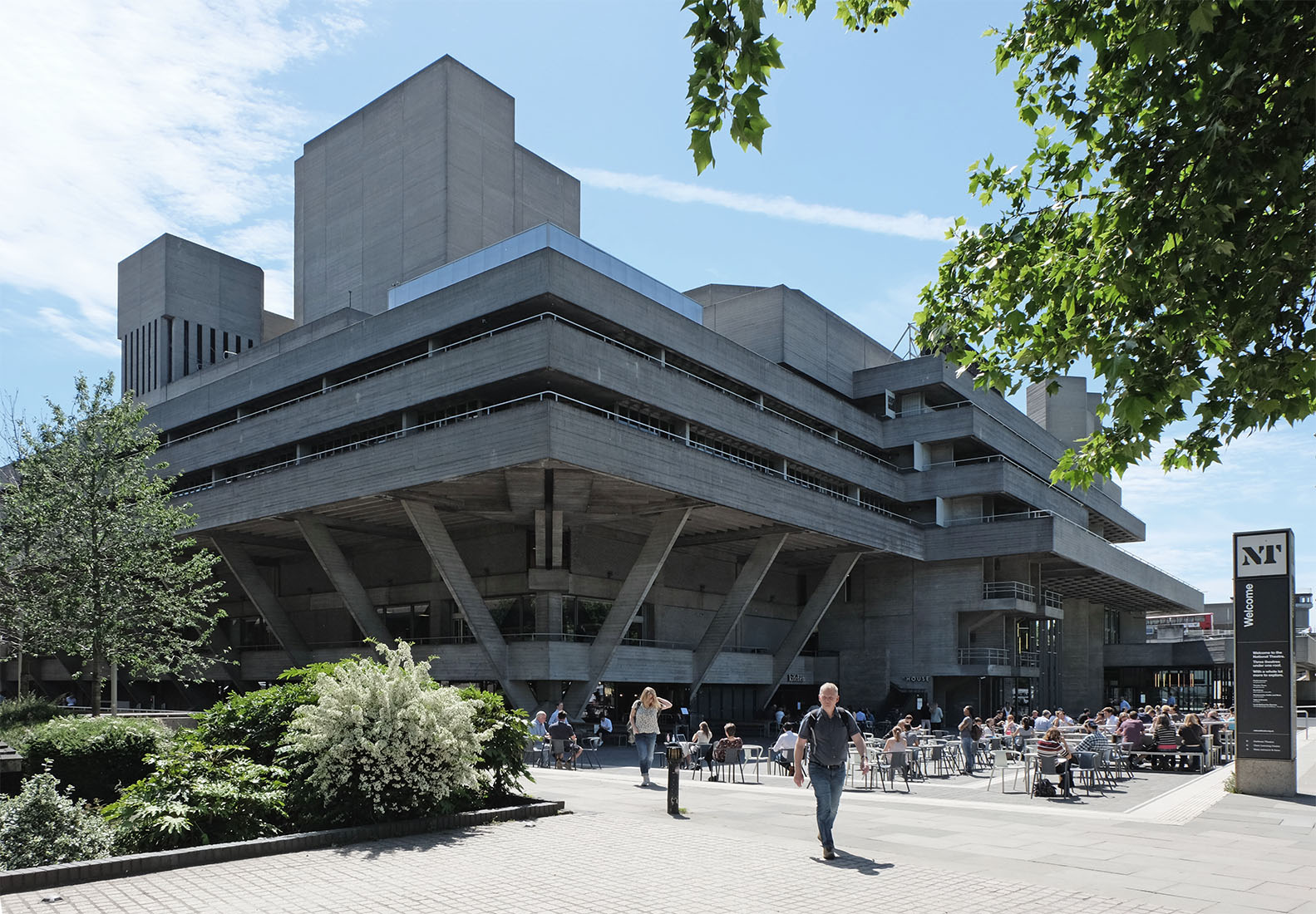 Denys Lasdun - Royal National Theatre London