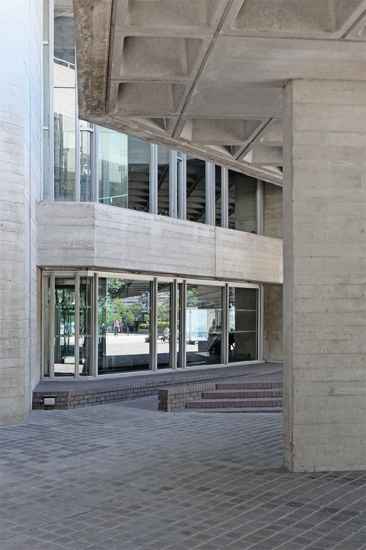 Denys Lasdun - Royal National Theatre London