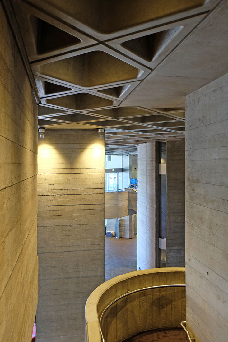 Denys Lasdun - Royal National Theatre London