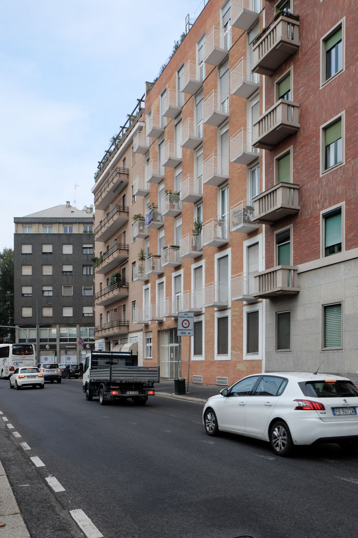 Asnago Vender - Apartment Building Via Col Moschin, Milano