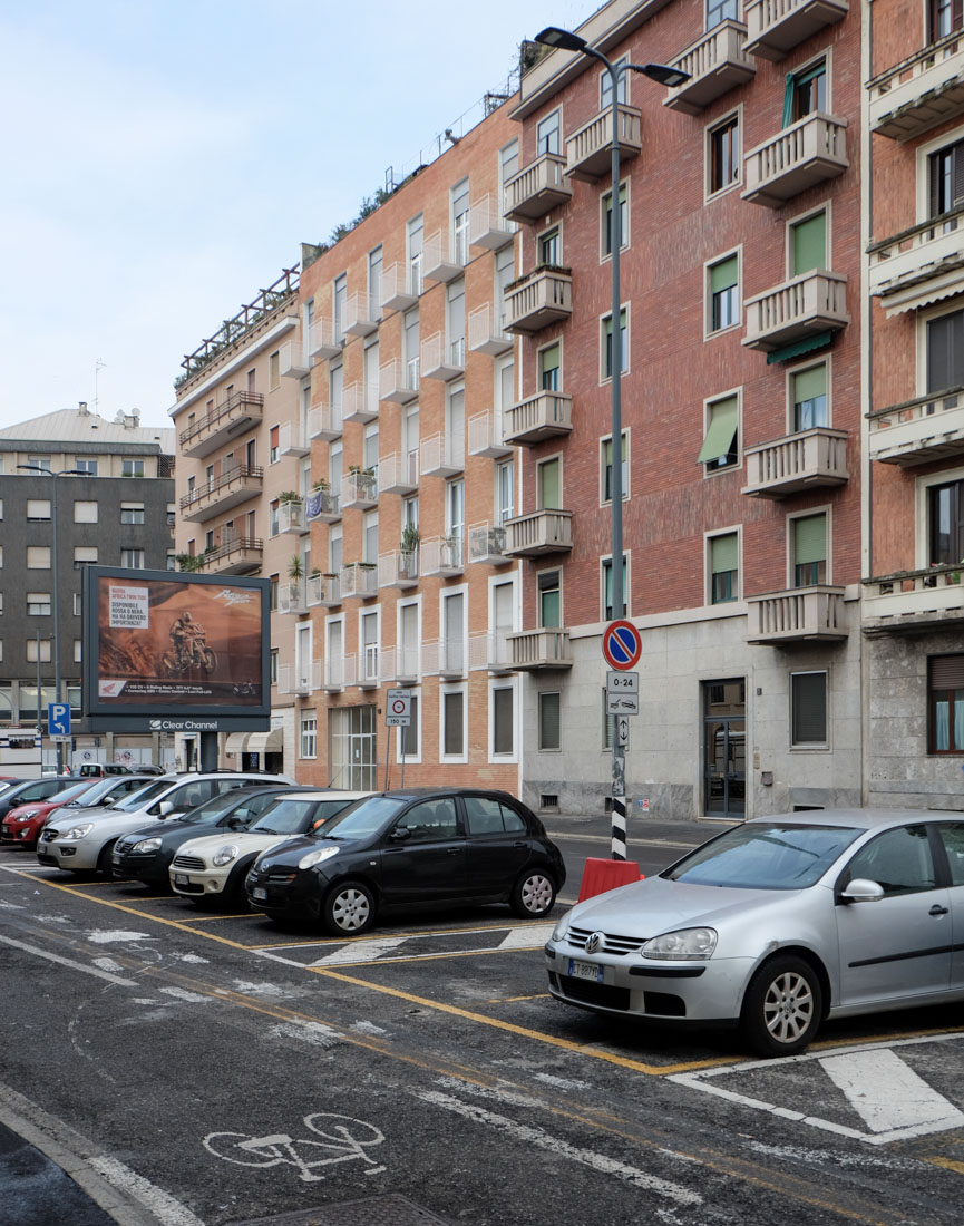 Asnago Vender - Apartment Building Via Col Moschin, Milano