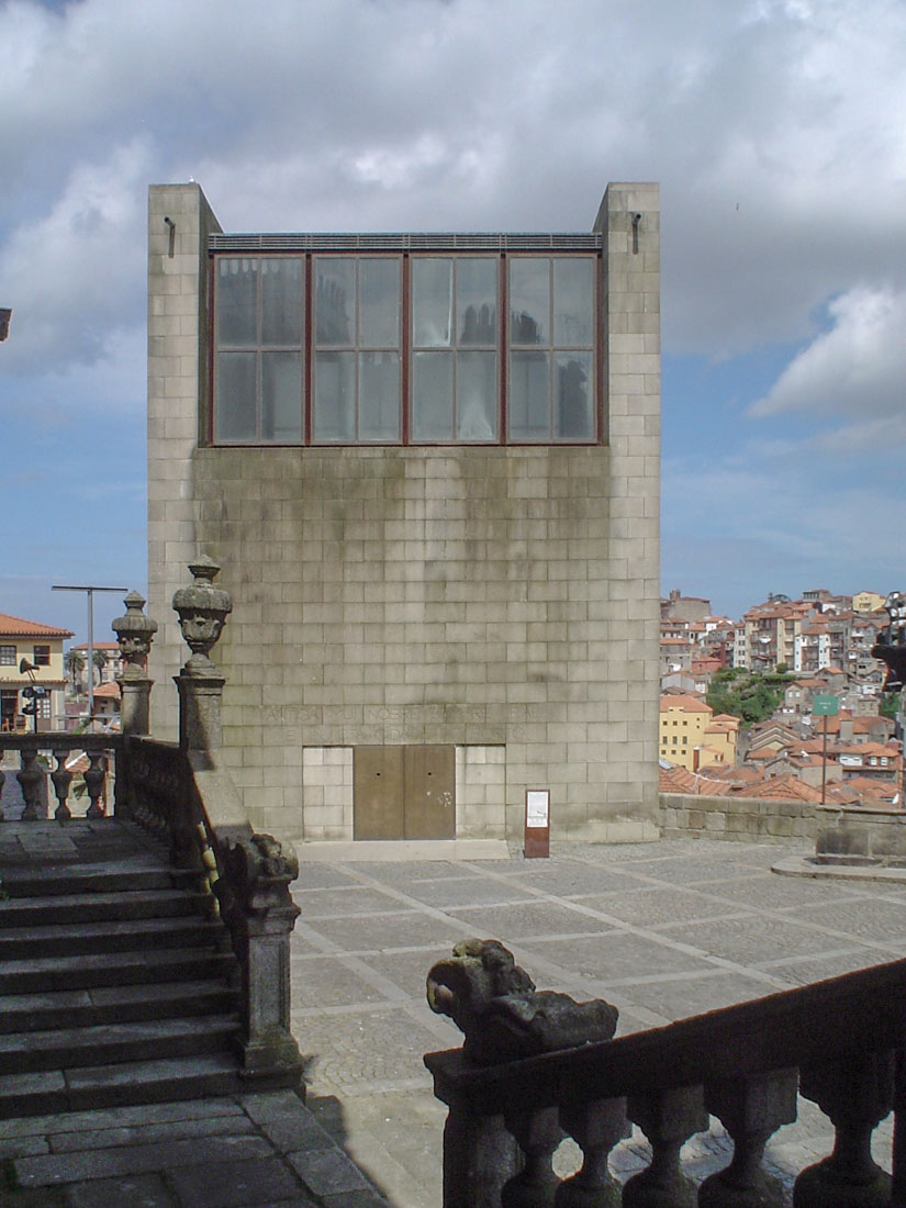 Fernando Tavora - Renovation of the old Town Hall "Casa dos 24"