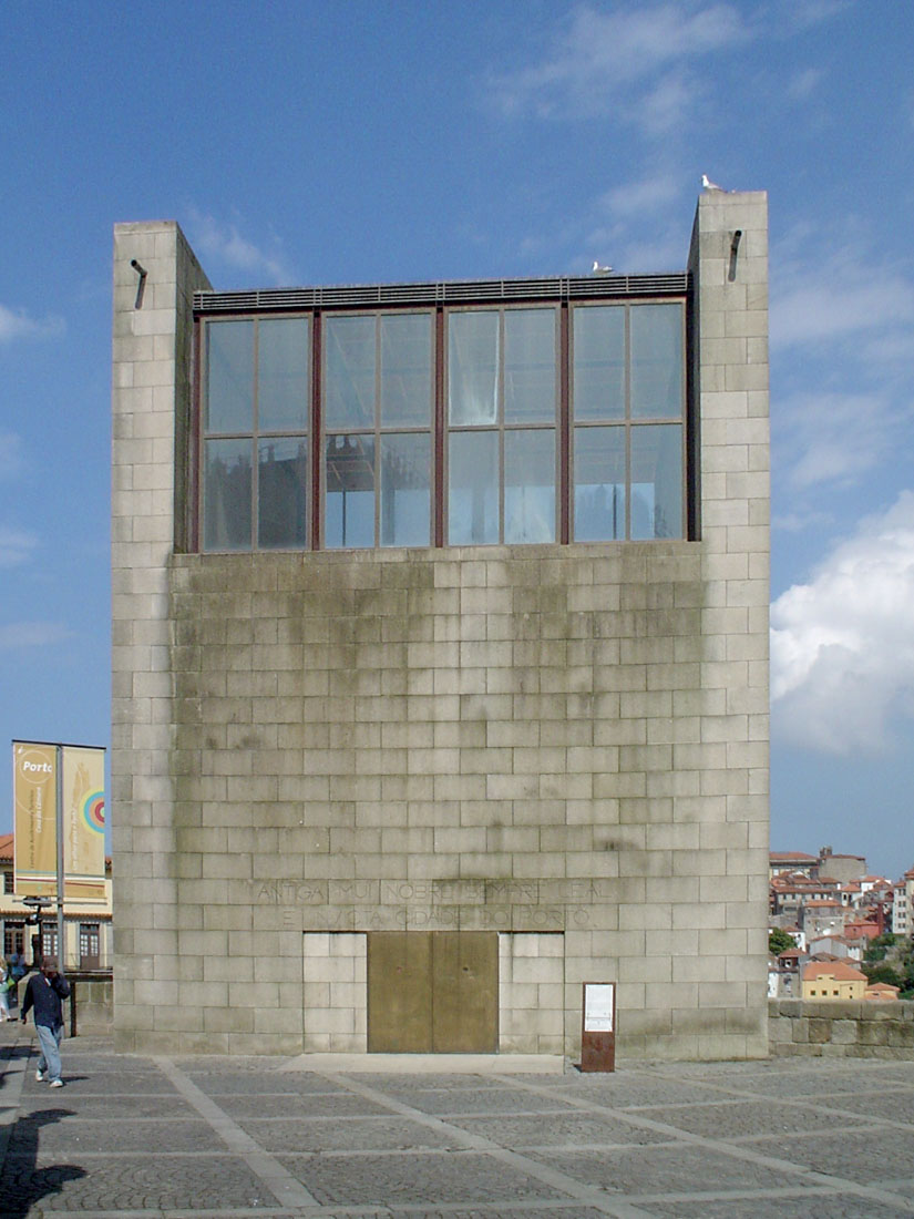 Fernando Tavora - Renovation of the old Town Hall "Casa dos 24"