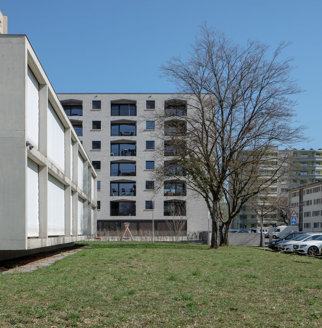 Bearth & Deplazes - Apartment Building Hirzenbach