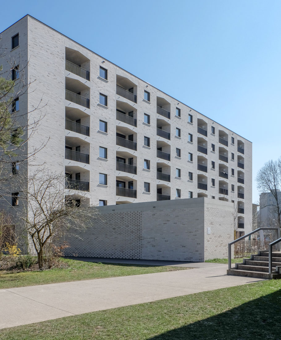 Bearth & Deplazes - Apartment Building Hirzenbach