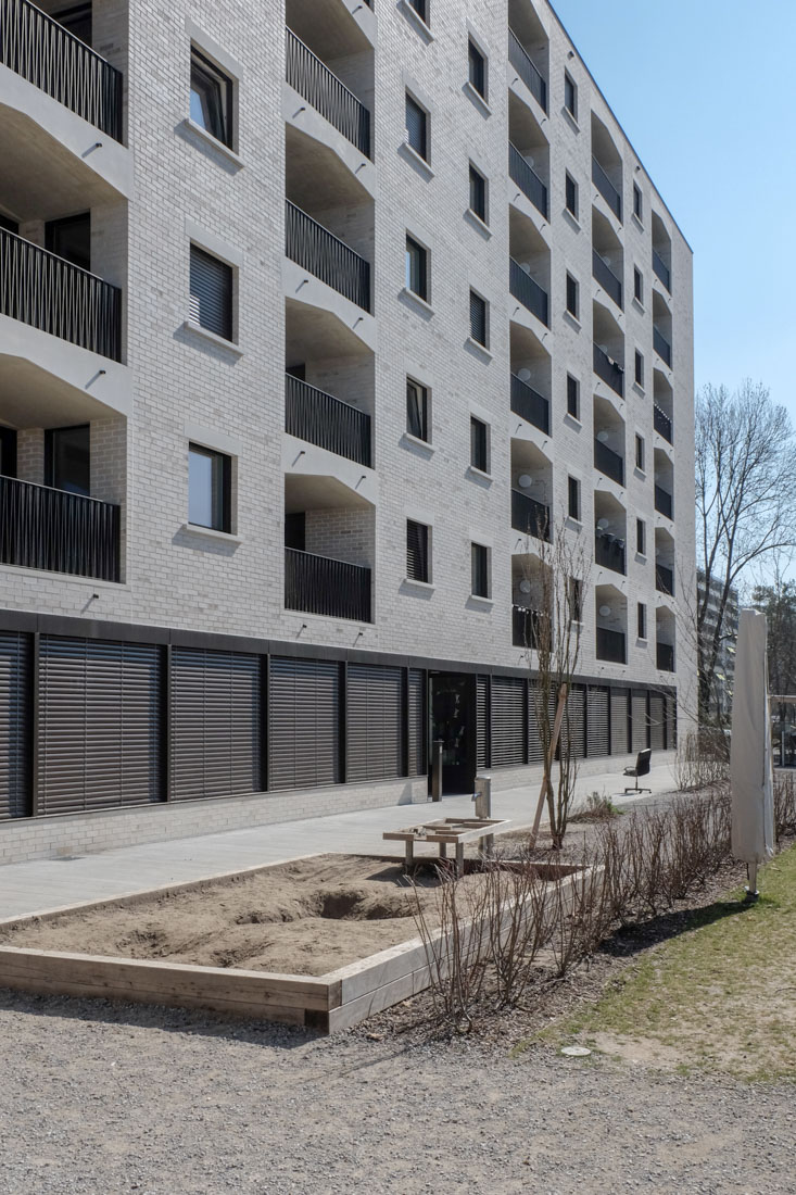 Bearth & Deplazes - Apartment Building Hirzenbach