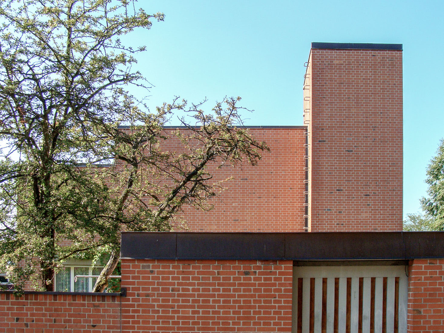 Ernst Gisel - Auhof School Building & Swimmingpool