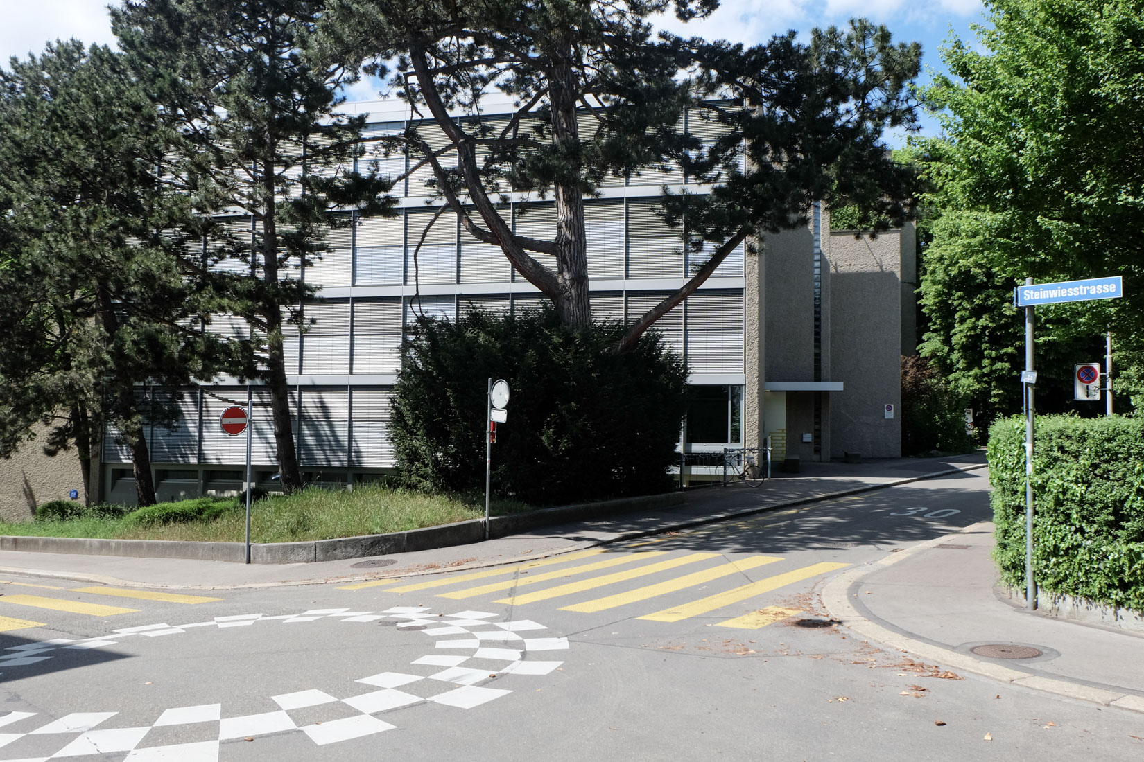 Eduard Neuenschwander - Institute Building
                University of Zurich