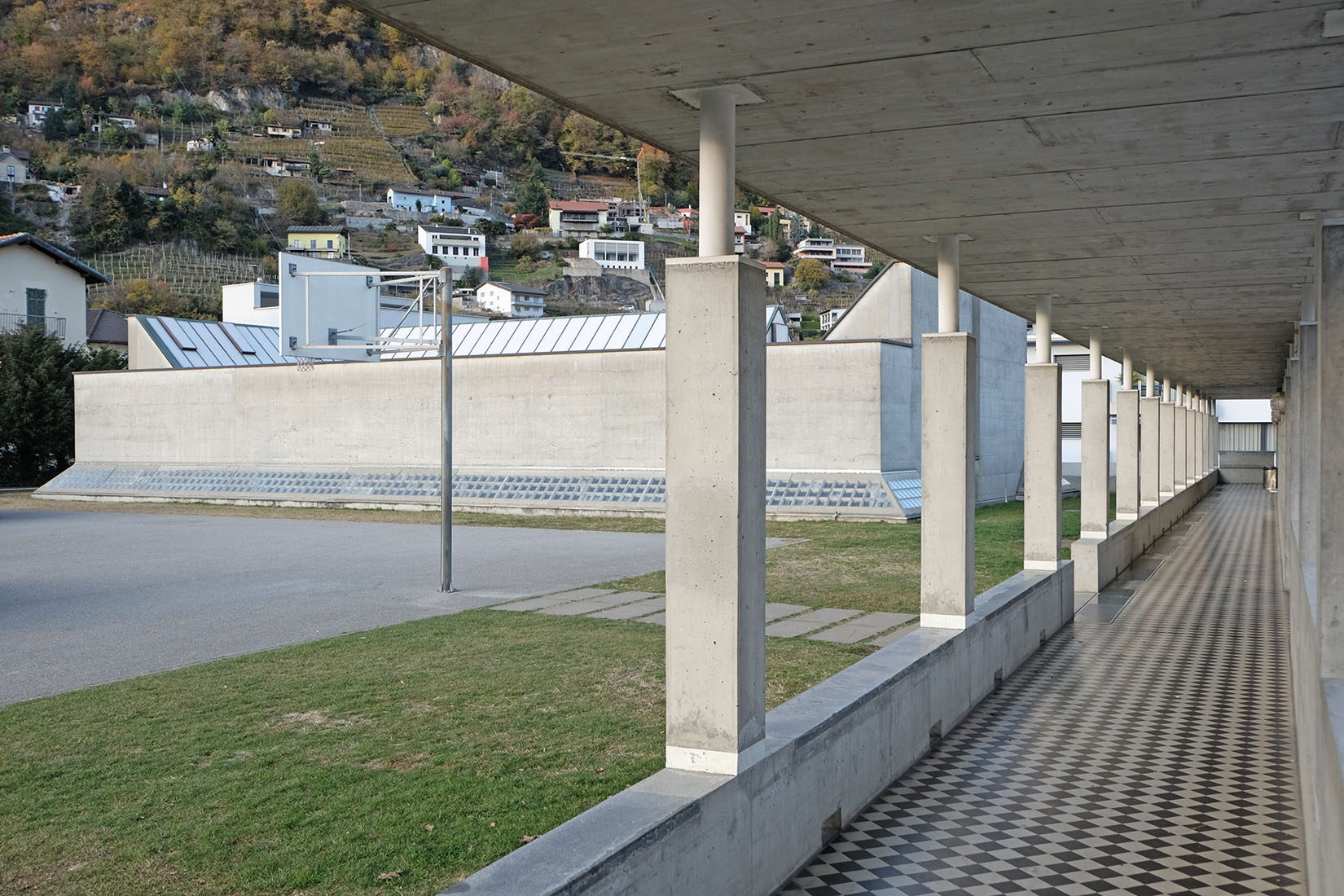 Luigi Snozzi - Gymnasium (Palestra) Monte Carasso