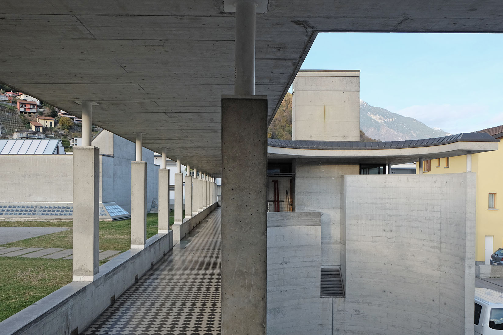 Luigi Snozzi - Gymnasium (Palestra) Monte Carasso