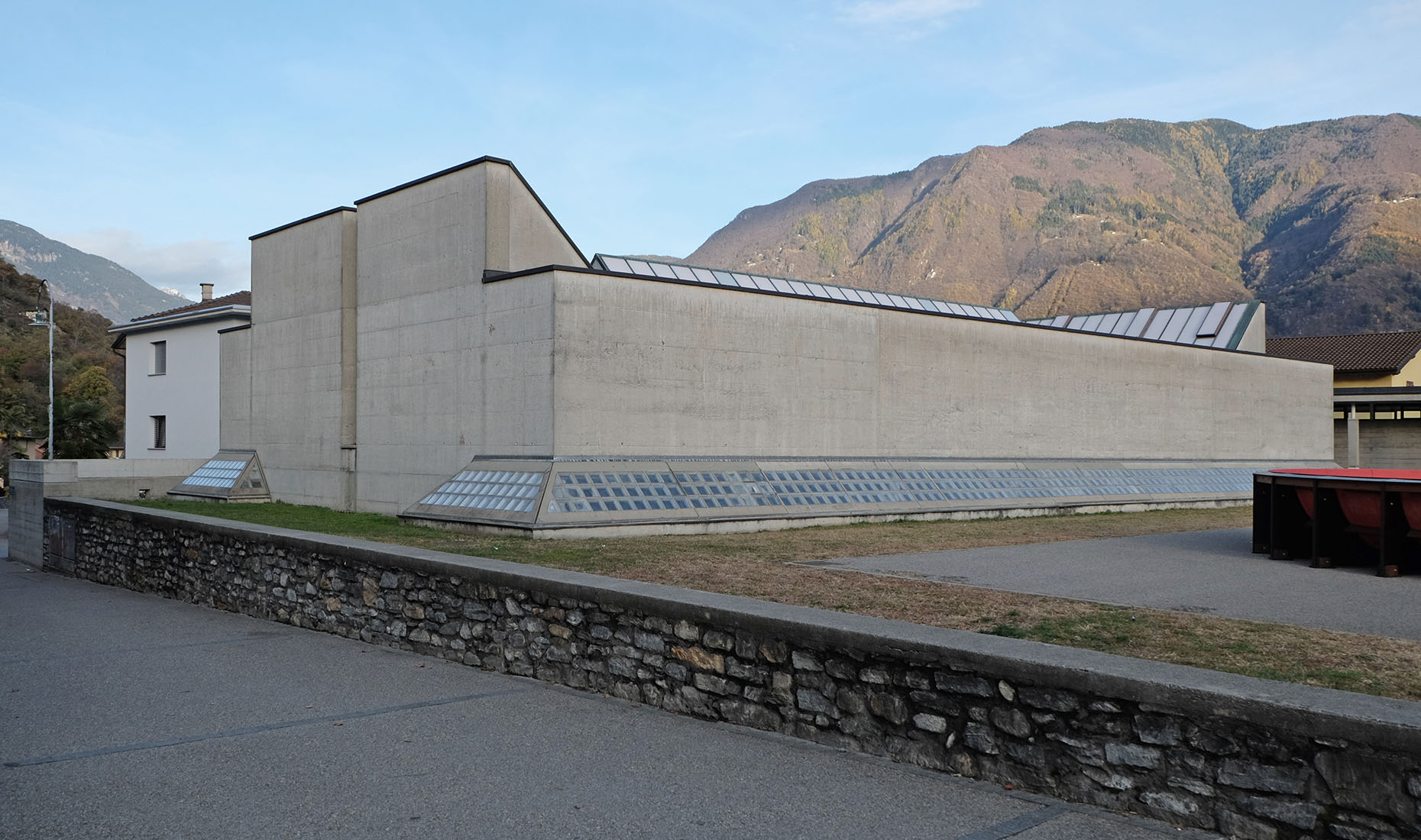 Luigi Snozzi - Gymnasium (Palestra) Monte Carasso