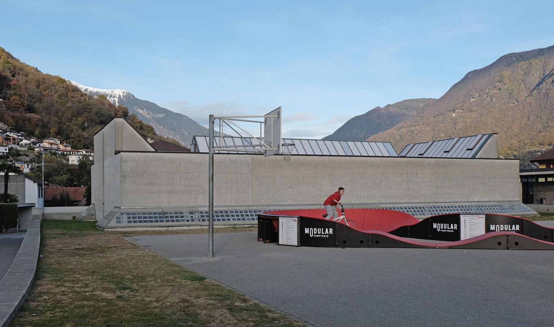 Luigi Snozzi - Gymnasium (Palestra) Monte Carasso