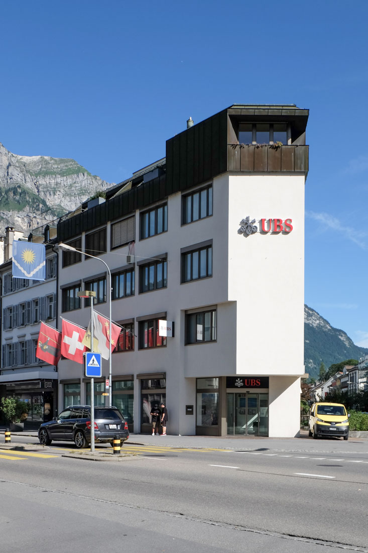 Jakob Zweifel - Bank Branch and Office Building Glarus