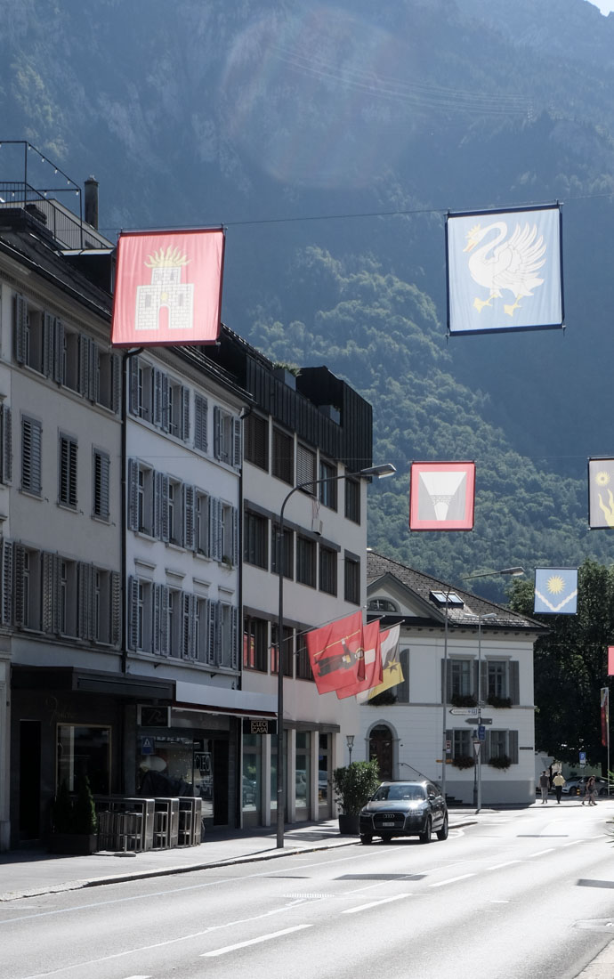 Jakob Zweifel - Bank Branch and Office Building Glarus