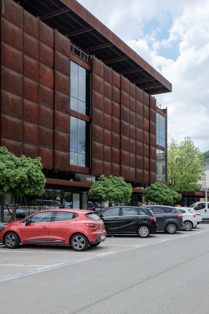 Edvard Ravnikar - Globus Department Store